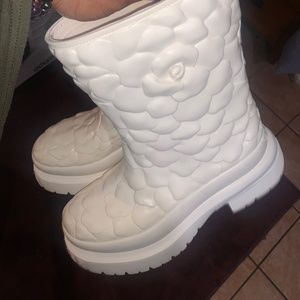 Valentino Rain Boots (Valentino White 03 Rose Edition Atelier Mid-Calf Boots)